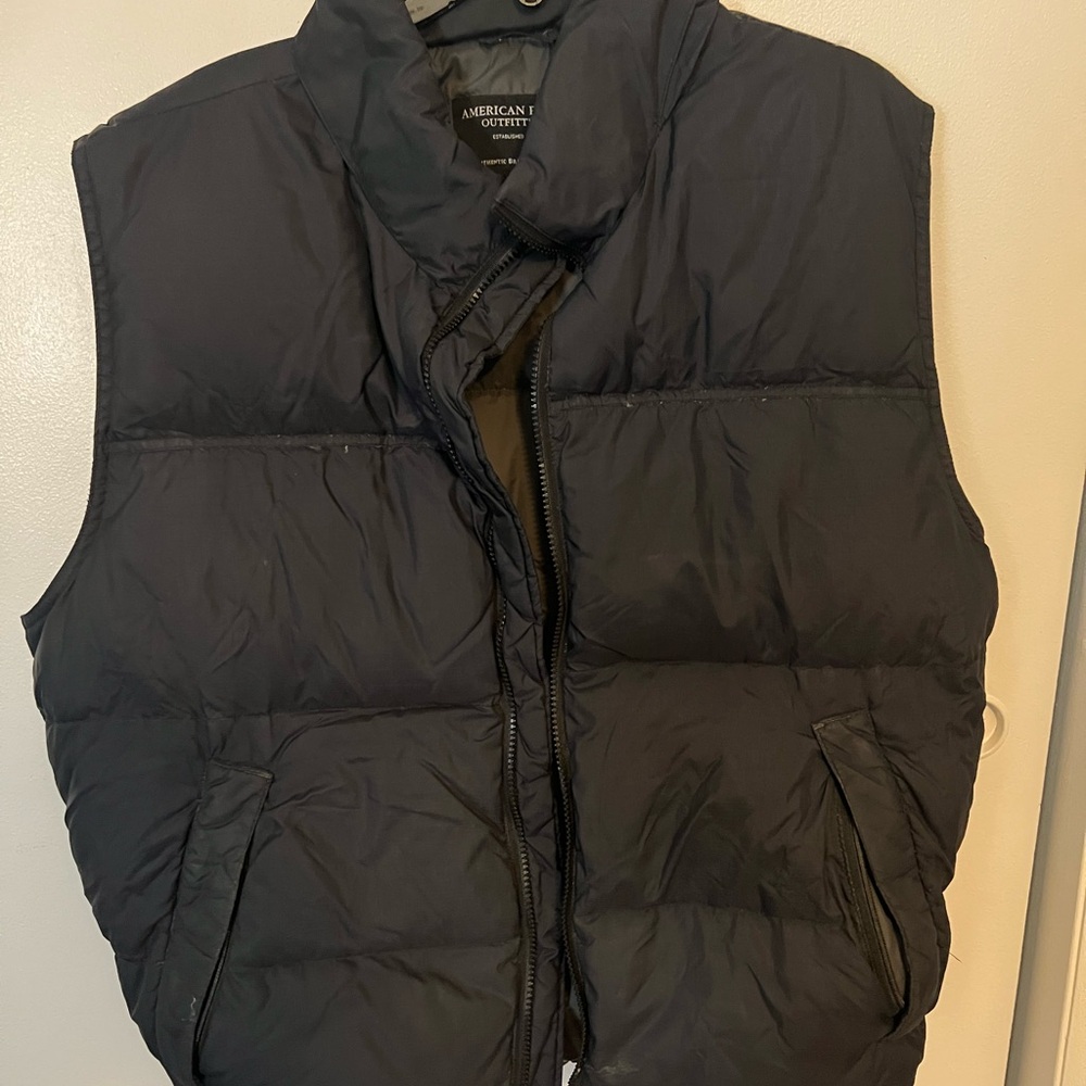 American Eagle Outfitters Men's Dark Puffer Vest
